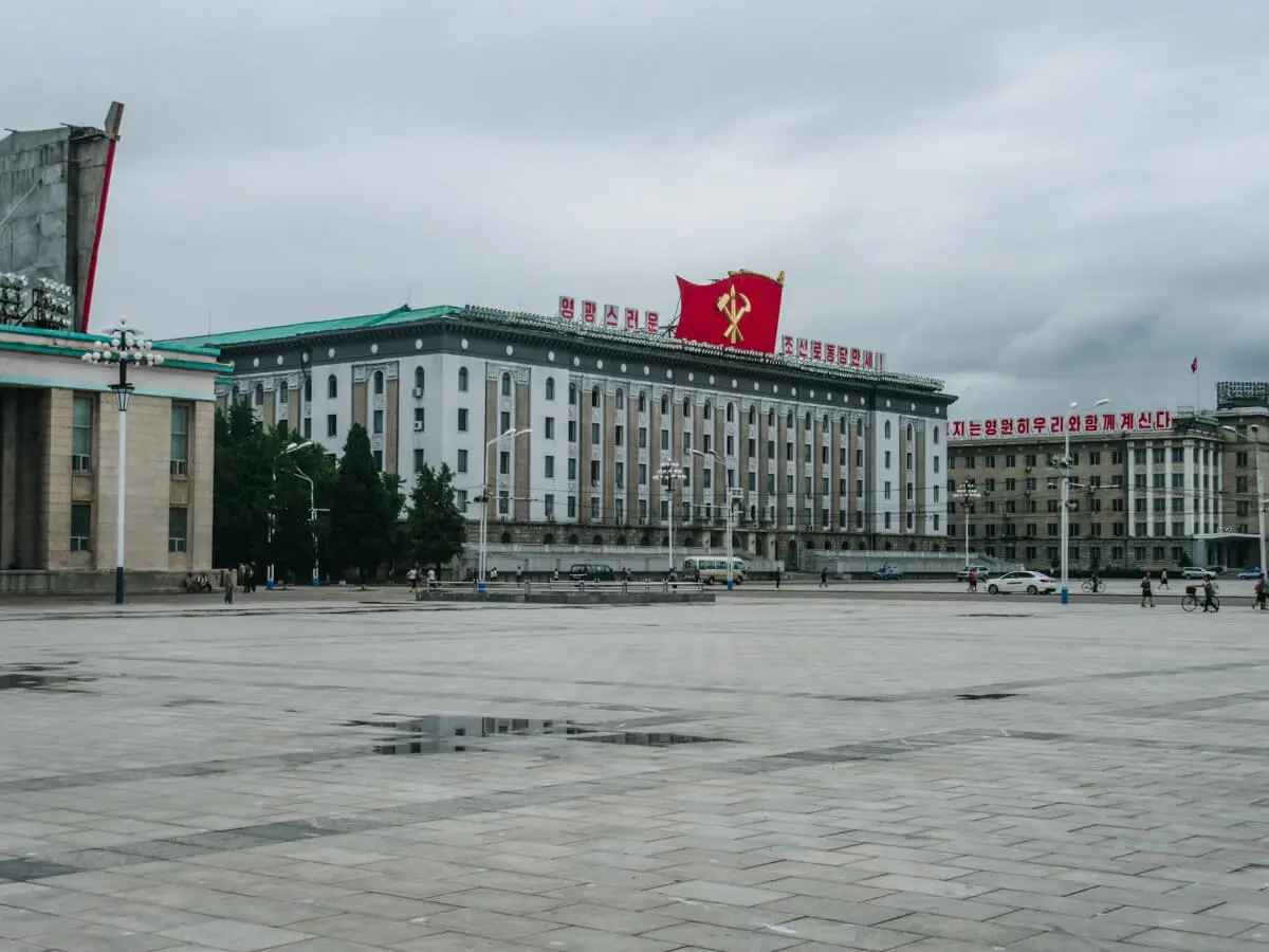 La Russie dans toutes ses splendeurs Kim-il-sung-square-pyongyang.jpg