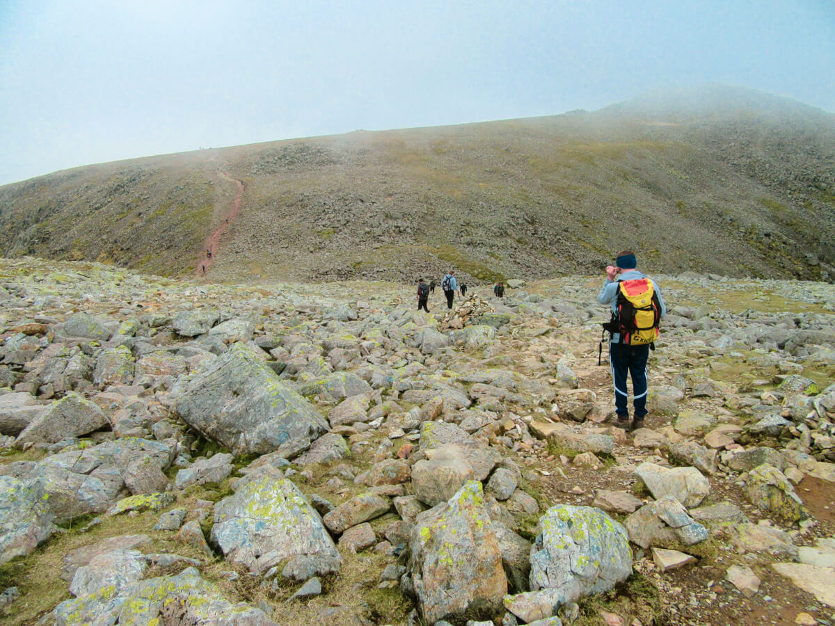 Descending Scafell Pike to go up Broad Crag